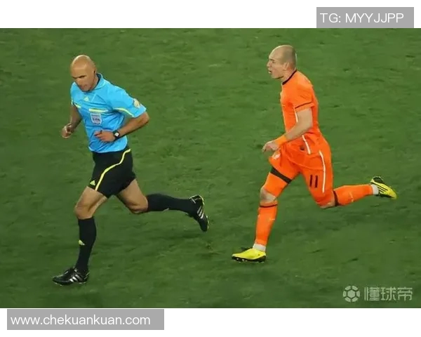 2010年世界杯决赛西班牙对荷兰精彩集锦回顾与赛后分析